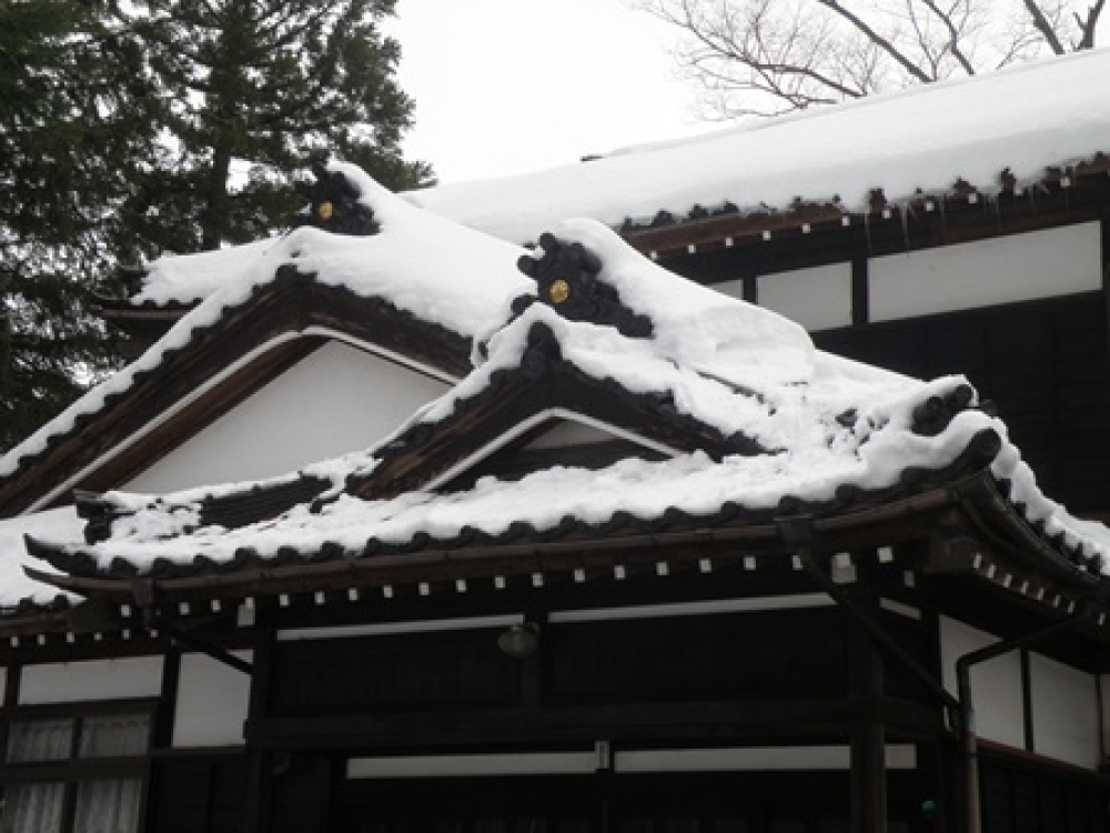 雪下ろし後の屋根雪